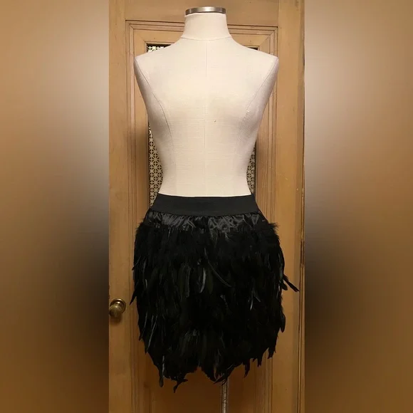 Feather mini skirt NEW - Picture 2 of 11